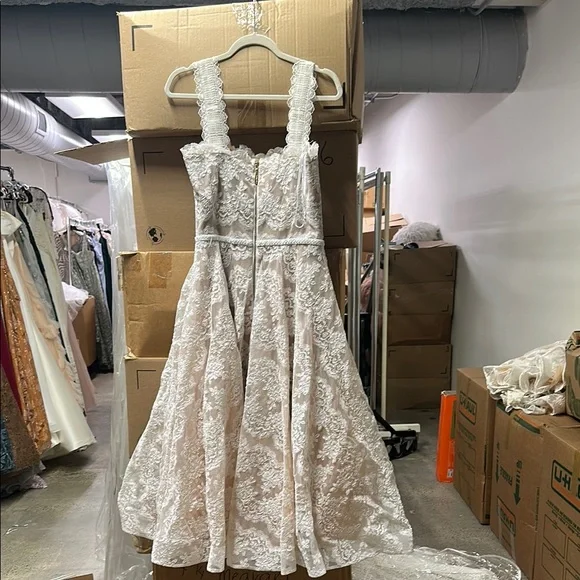 Bronx and banco lace wedding gowns (s,m,l) - Picture 4 of 5